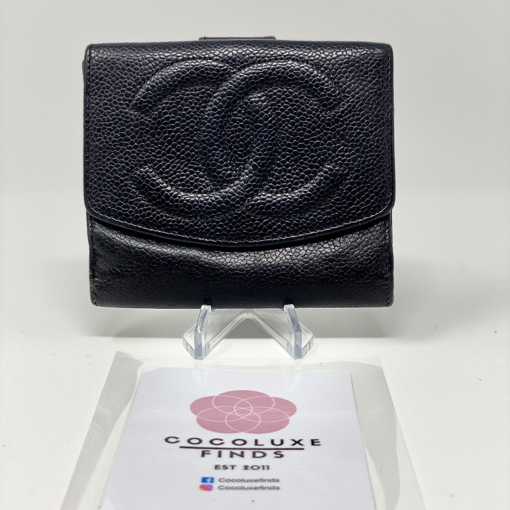 Chanel CC Logo Vintage Caviar Bifold Wallet